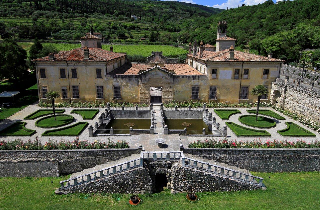 Villa Della Torre aerial image of villa and grounds