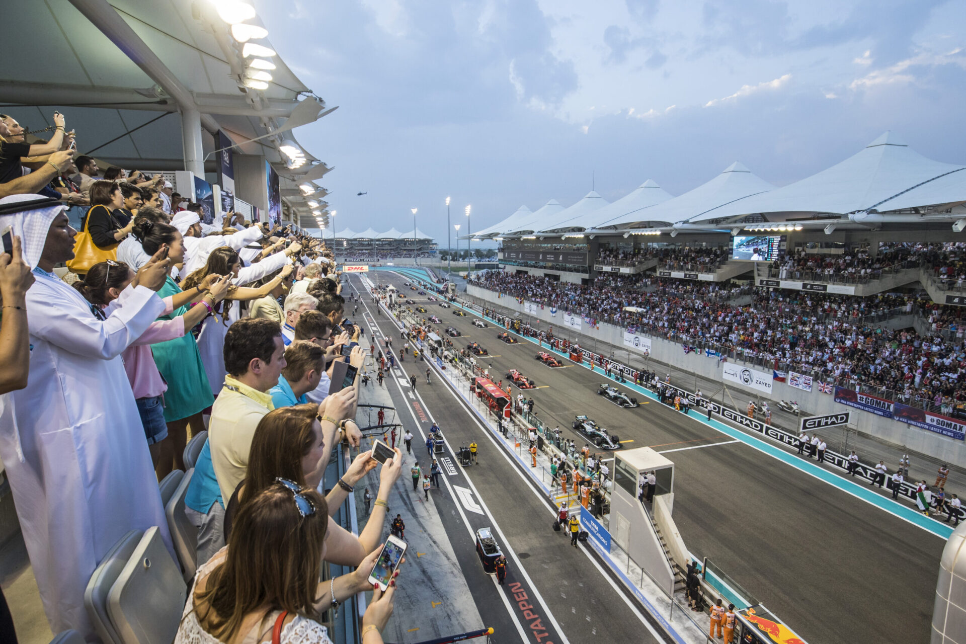 spectators at the Abu Dhabi Grand Prix 