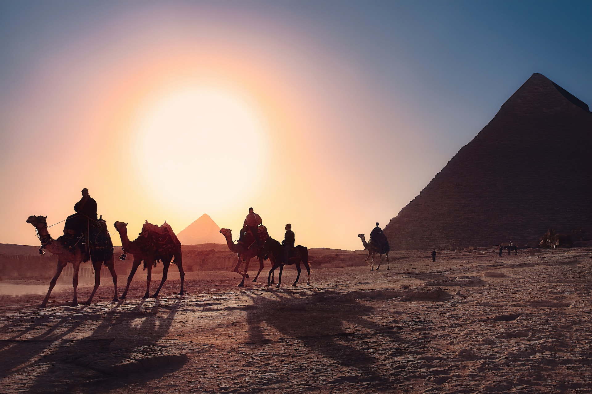 visit giza pyramids