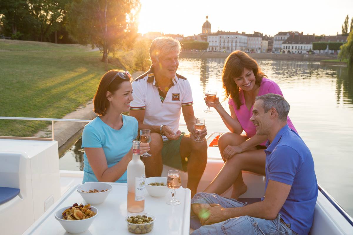 le boat launches Liberty boating in France's Aquitane